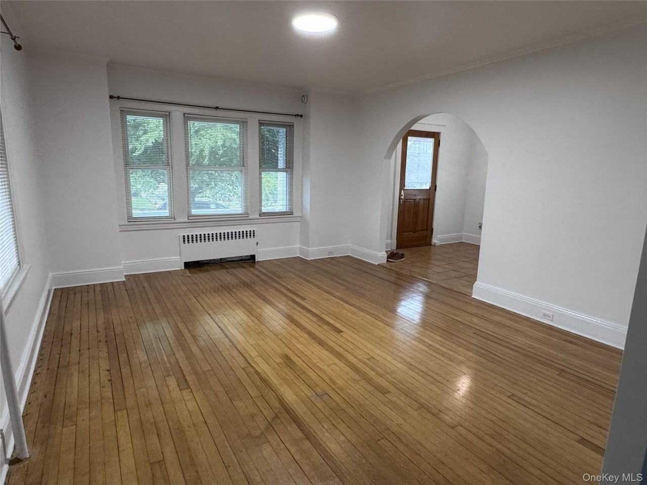 432 Beach Ave - Photo 3 of 32