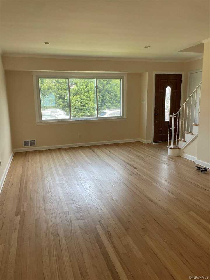 101 Hillside Ln - Photo 4 of 16