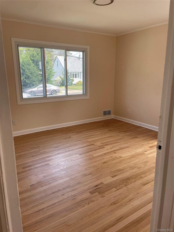 101 Hillside Ln - Photo 5 of 16