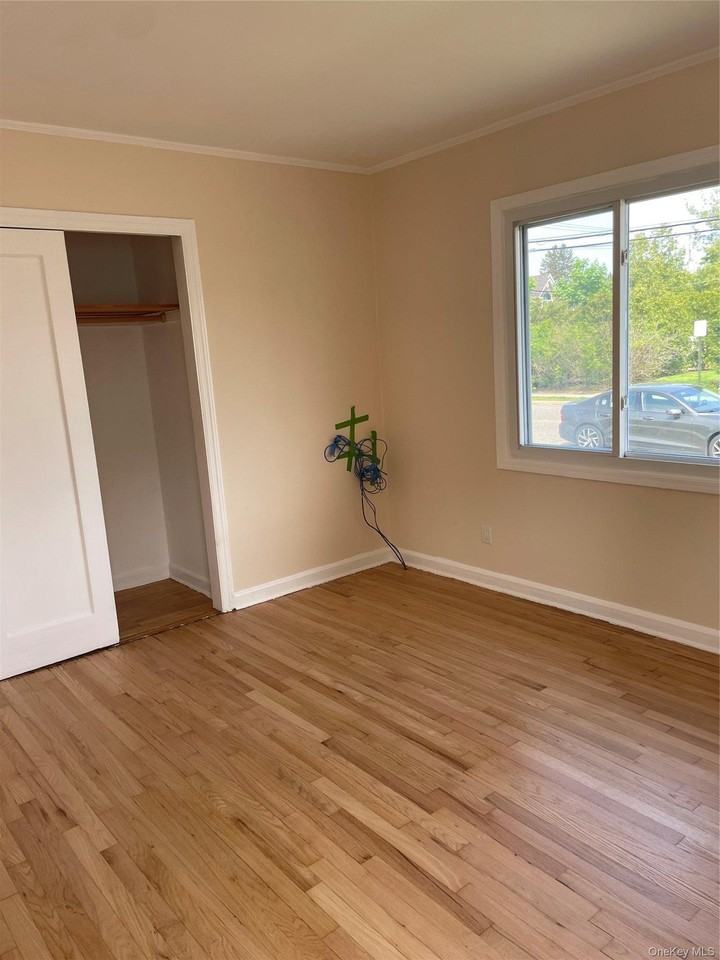 101 Hillside Ln - Photo 6 of 16