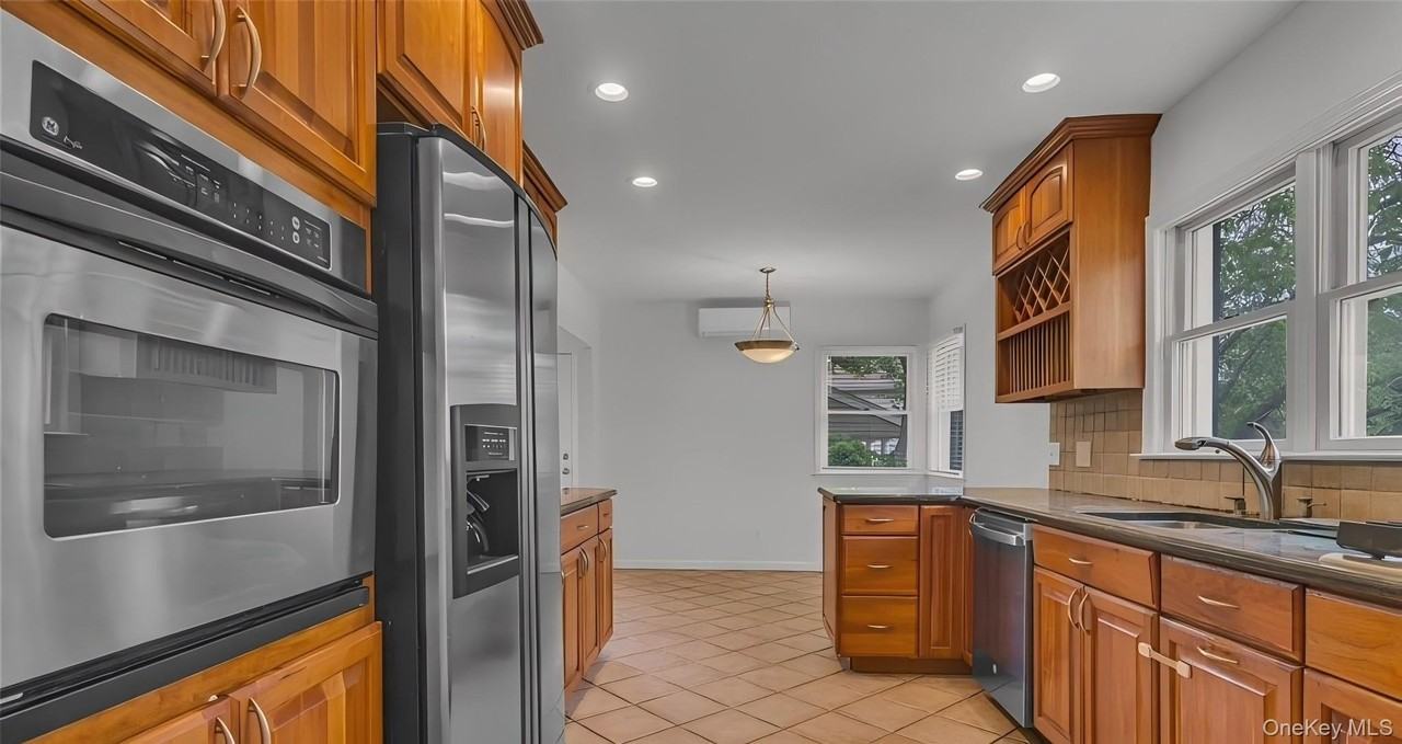 136 Lee Rd - Photo 5 of 19