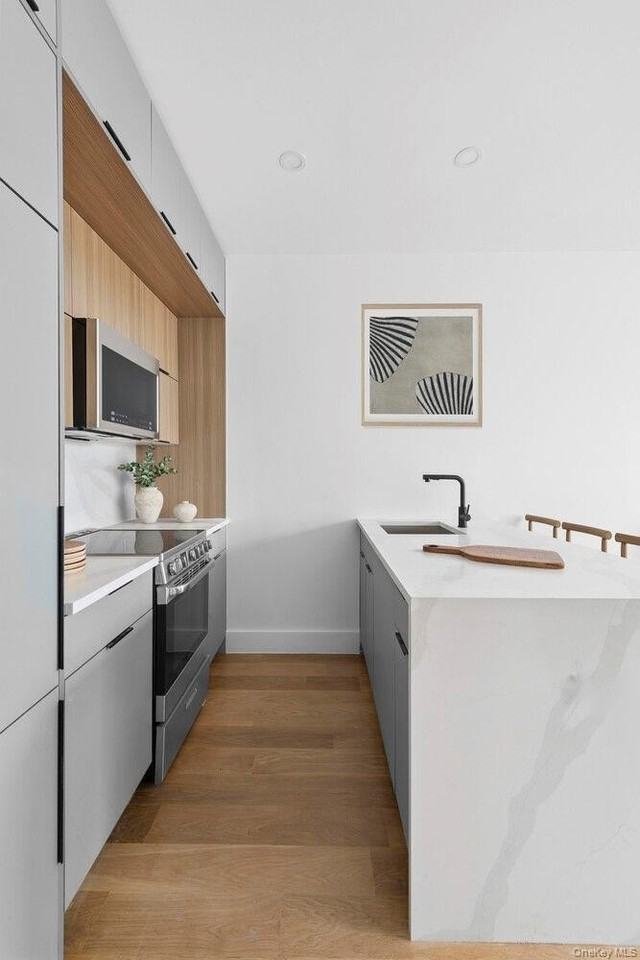 140 Moffat St #4B - Photo 4 of 10