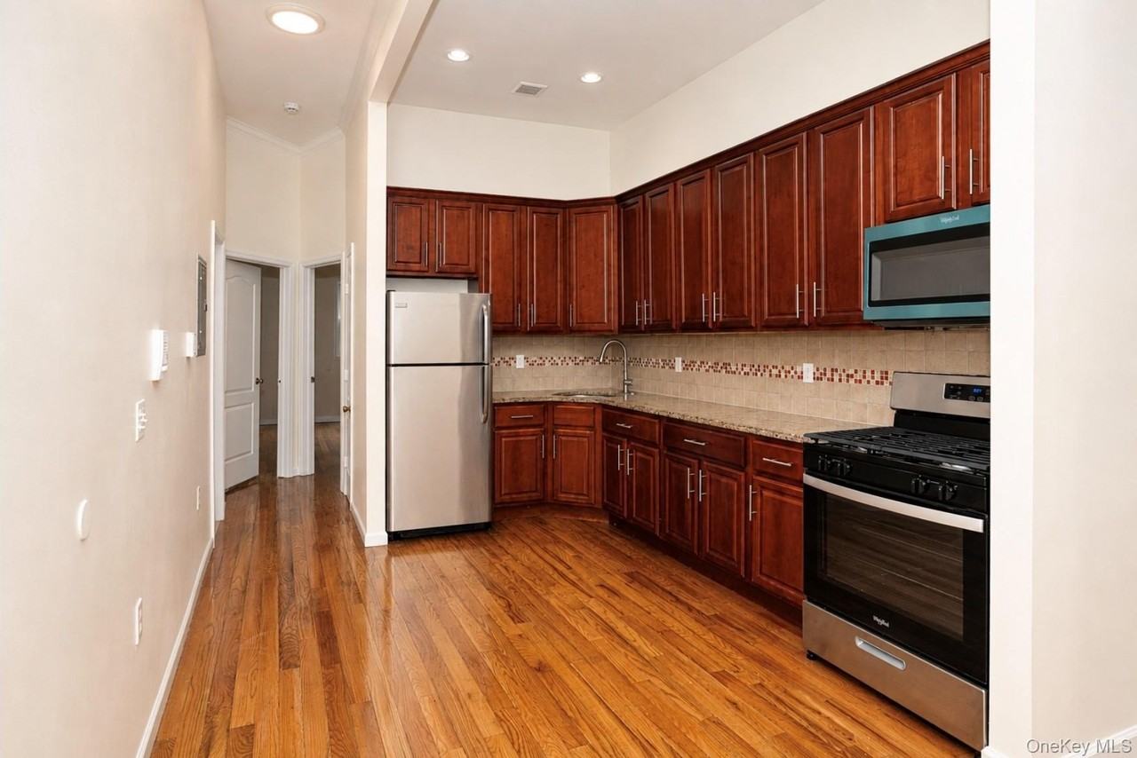 1726 Linden Blvd - Photo 2 of 8