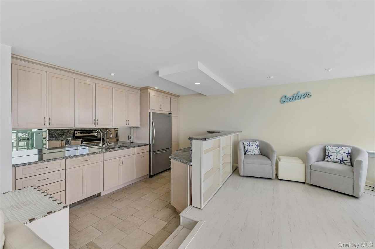 265 Dune Rd #68 - Photo 4 of 31