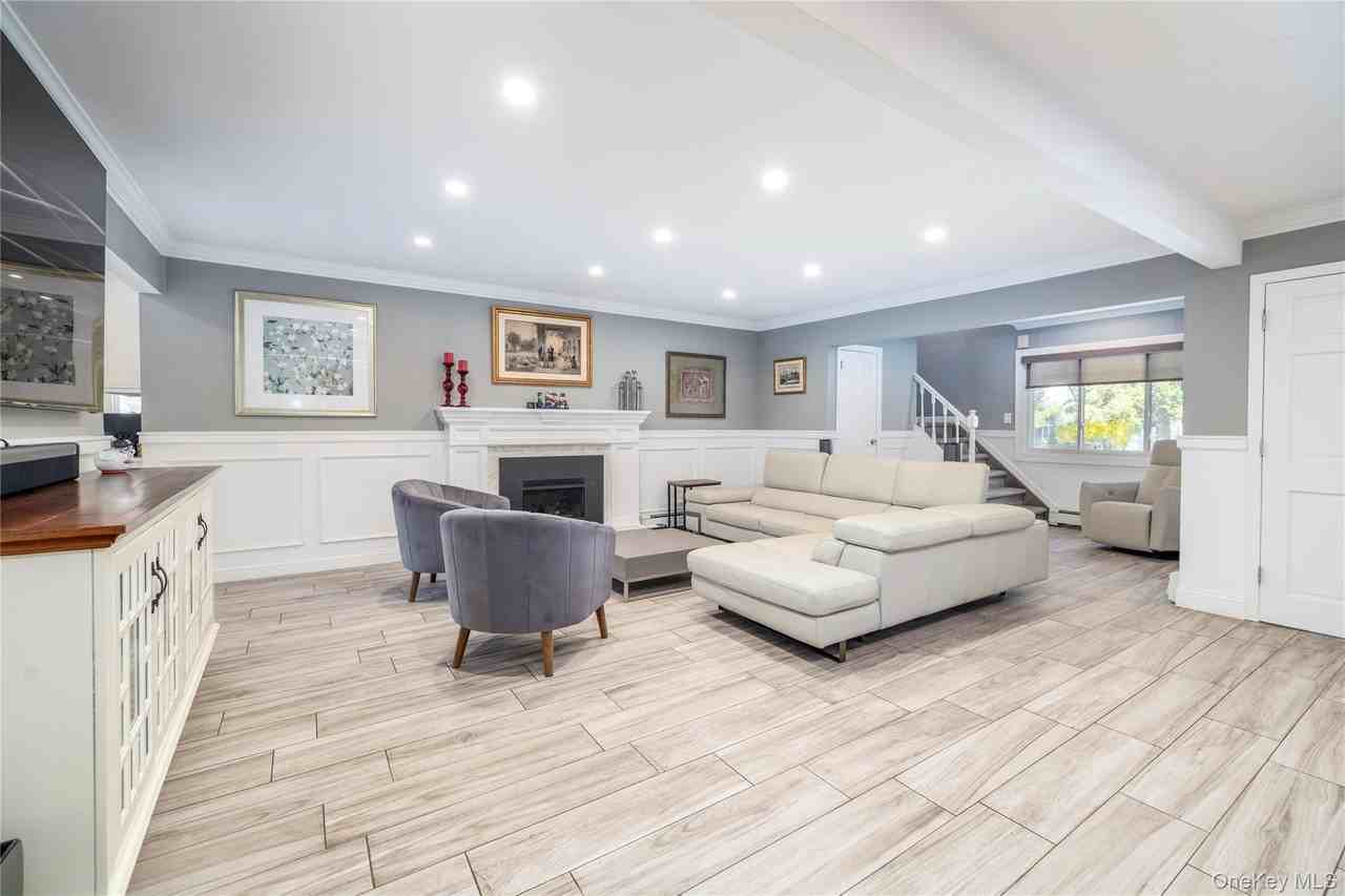 140 Baltimore Ave - Photo 2 of 13
