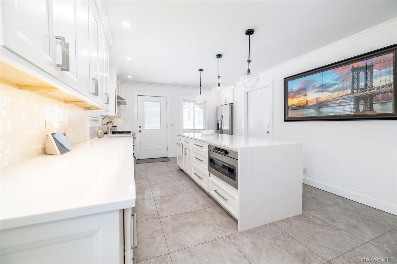 140 Baltimore Ave - Photo 6 of 13