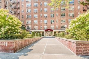 featured image of 4 Sadore Ln #2W