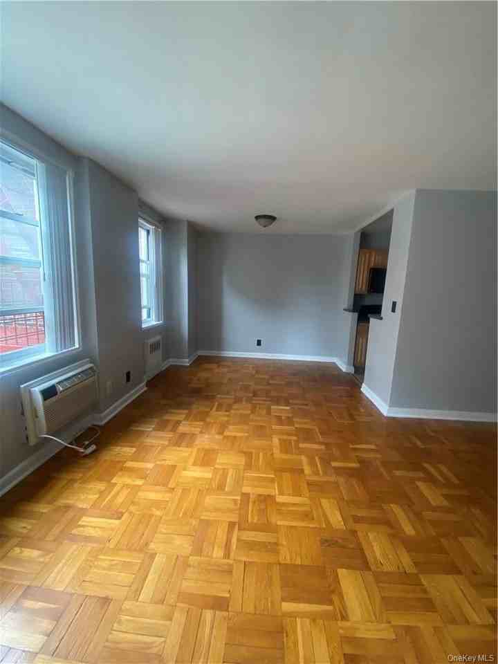 4 Sadore Ln #2W - Photo 3 of 7