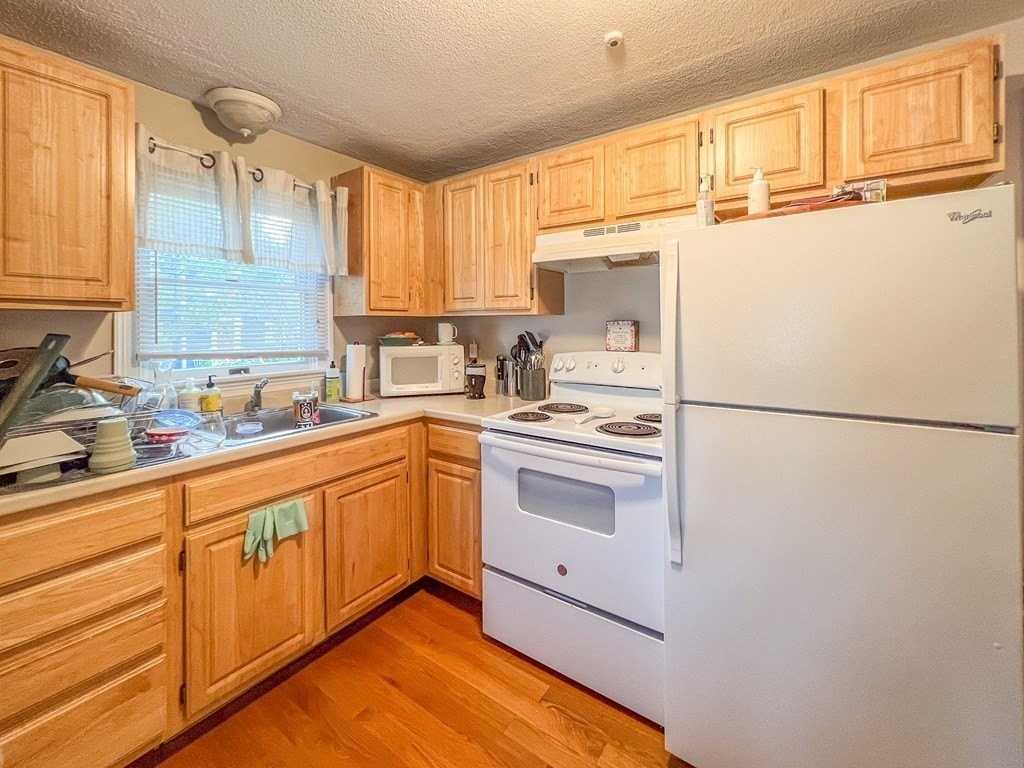 18 Germain Ave #3 - Photo 3 of 11