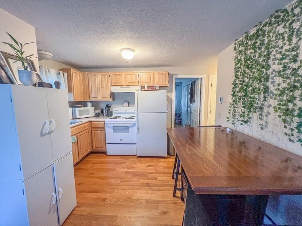 18 Germain Ave #3 - Photo 4 of 11