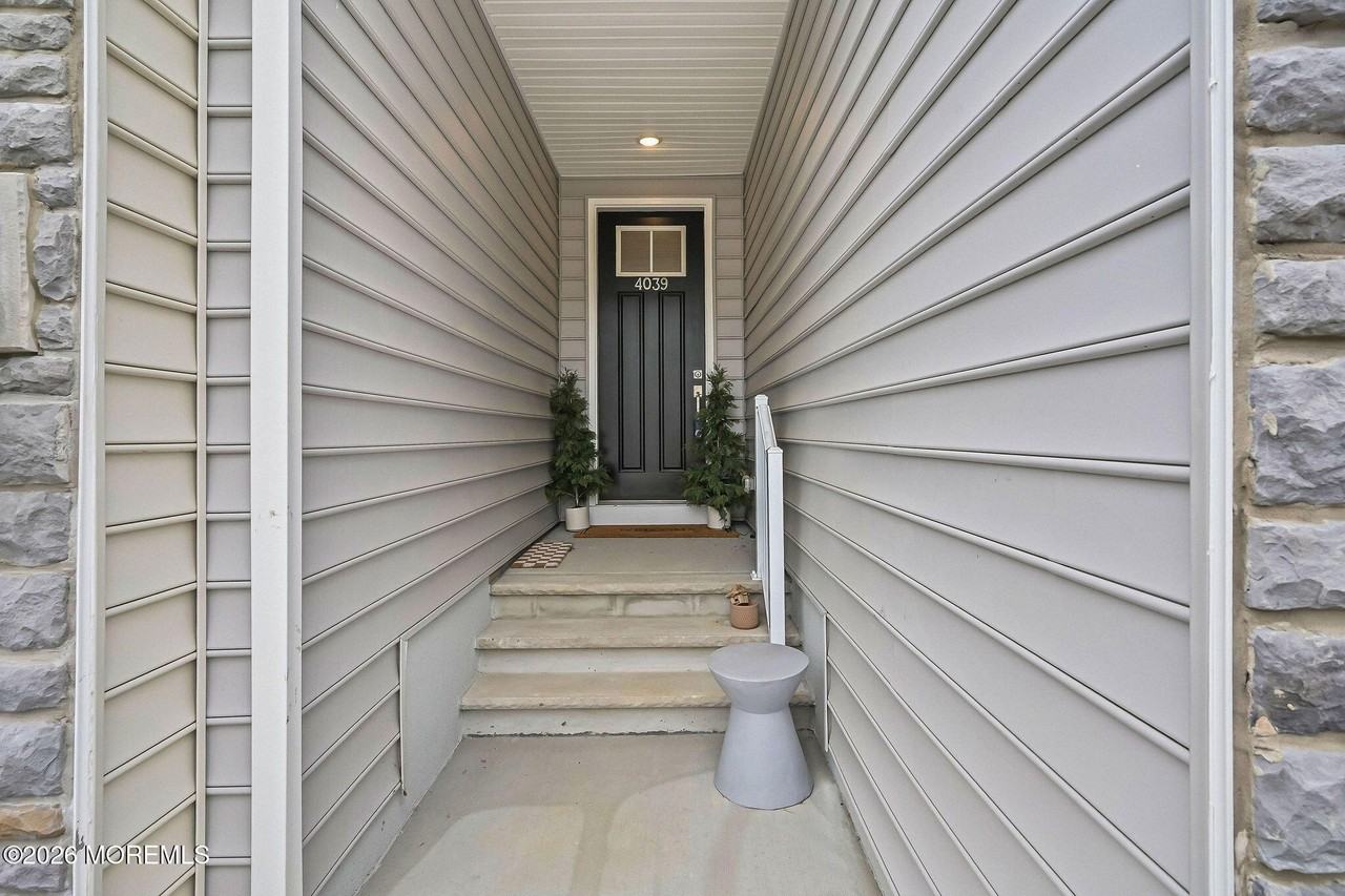 4039 Heron Dr - Photo 4 of 42