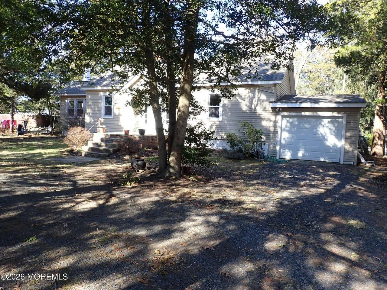 1490 Davidson Ave - Photo 2 of 18