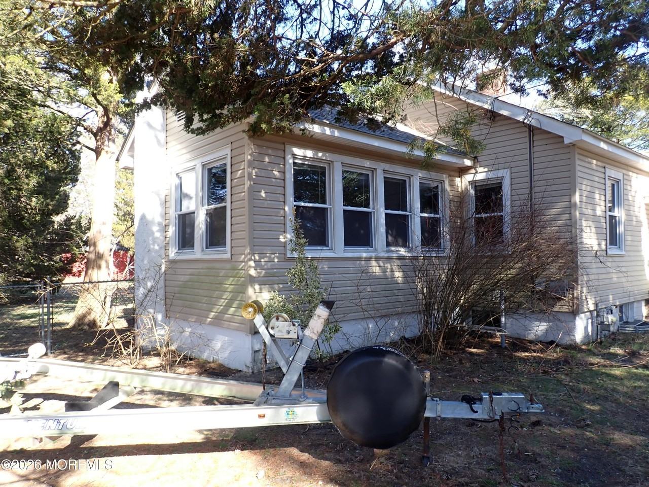 1490 Davidson Ave - Photo 4 of 18