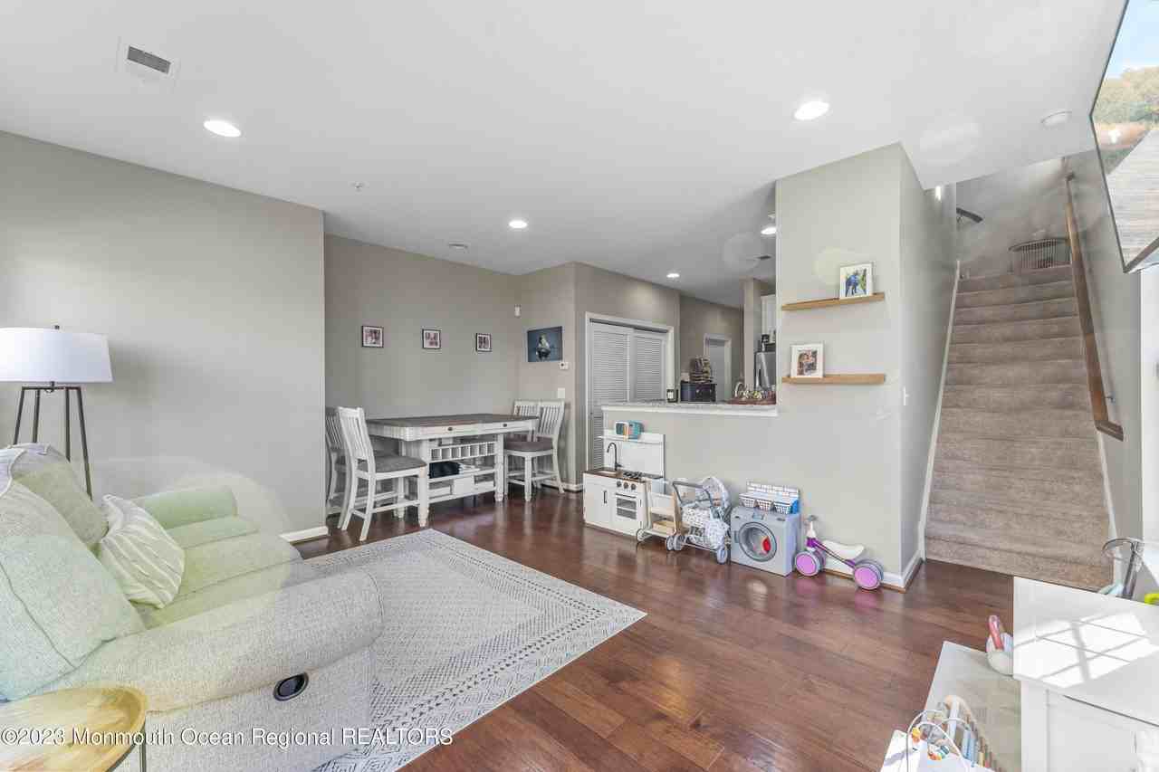 1 Kyle Dr - Photo 7 of 25