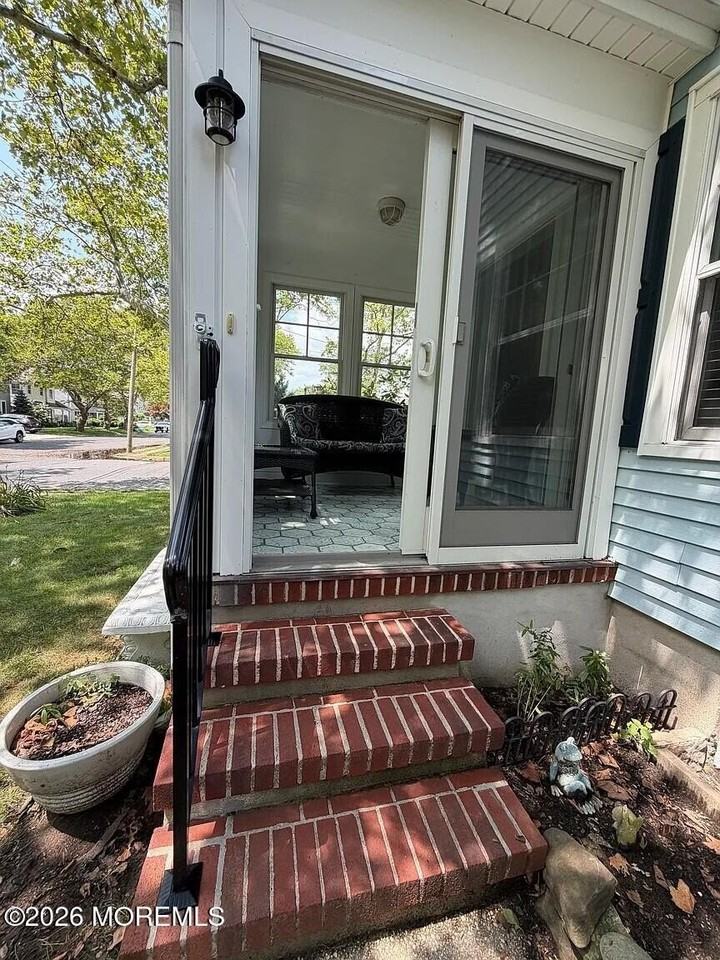 344 Cedar Ave - Photo 4 of 19