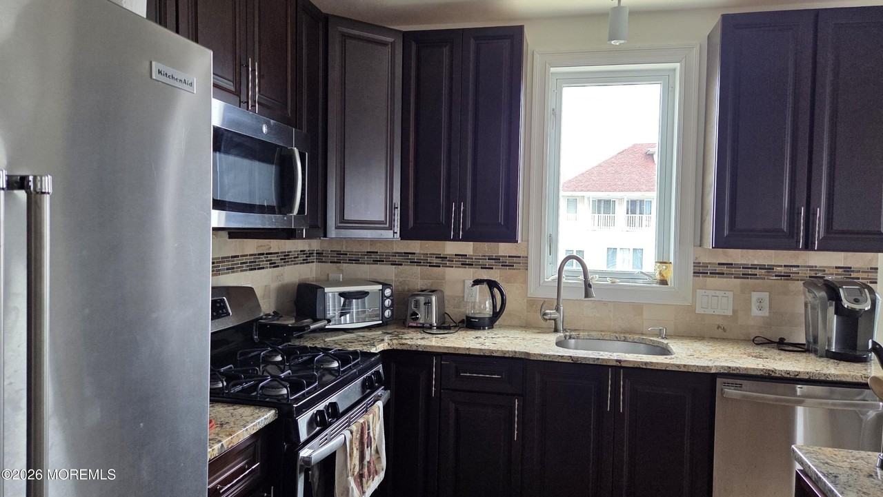 255 Pine Dr - Photo 5 of 10