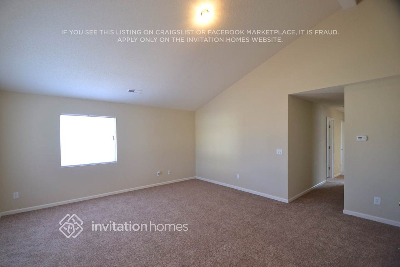 3789 Foxton Dr - Photo 3 of 7