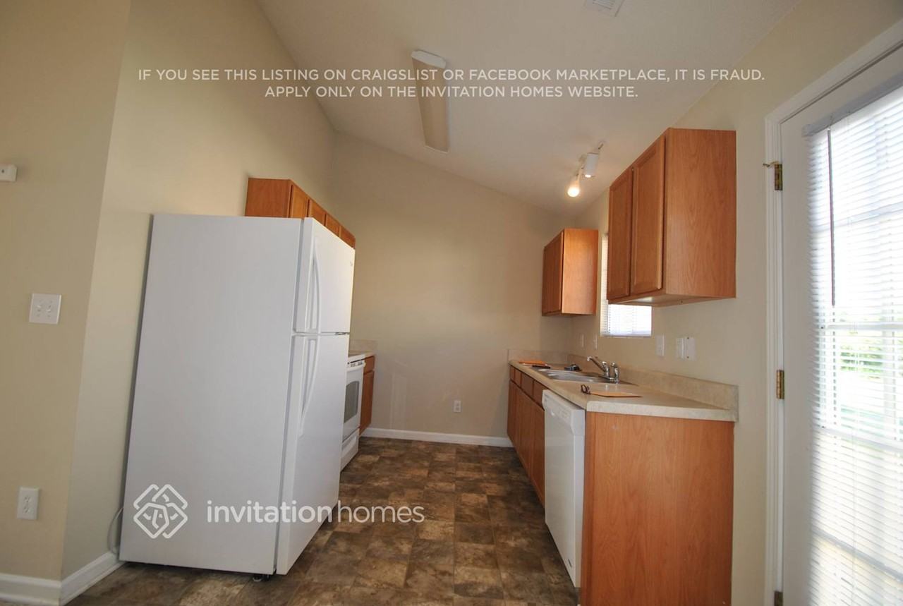 3789 Foxton Dr - Photo 4 of 7