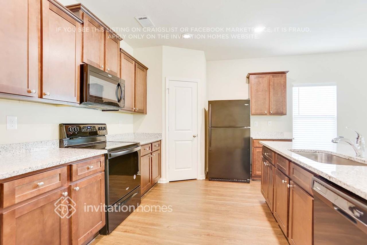 3465 Ridge Hill Pkwy - Photo 5 of 18