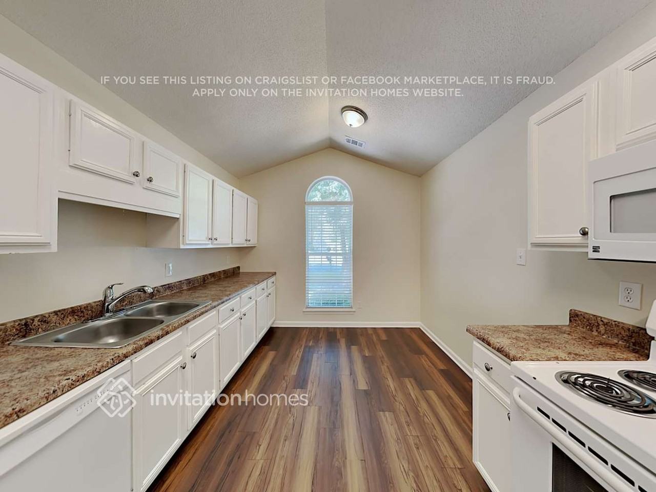 7805 Royce Hall Ln - Photo 6 of 18
