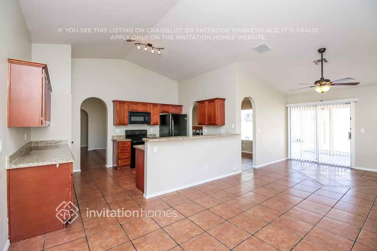 5430 N 79th Dr - Photo 6 of 21