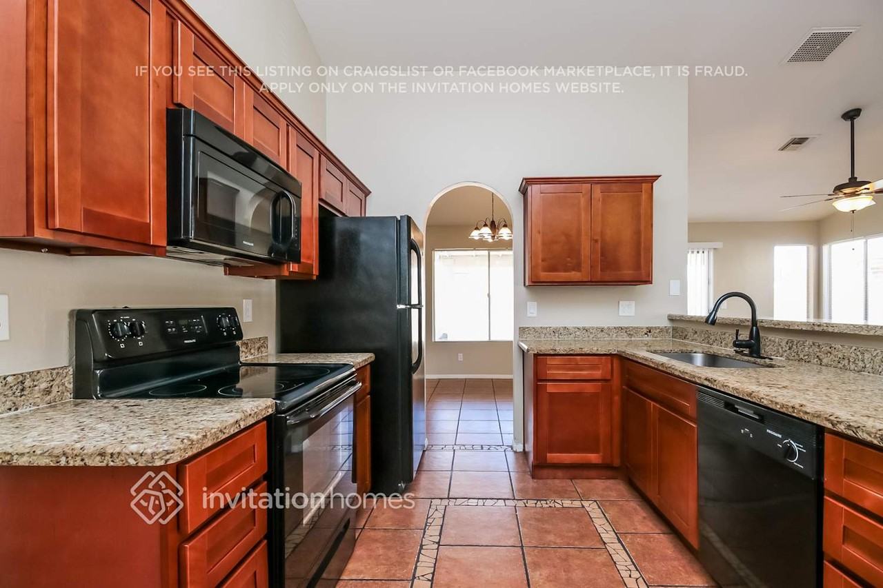 5430 N 79th Dr - Photo 7 of 21
