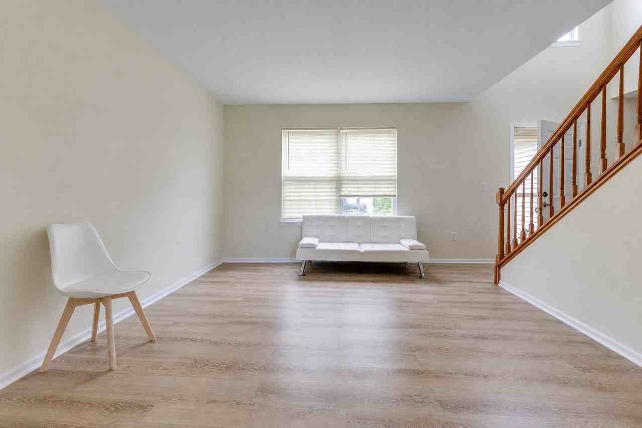 21258 W Cascade Ct - Photo 2 of 16