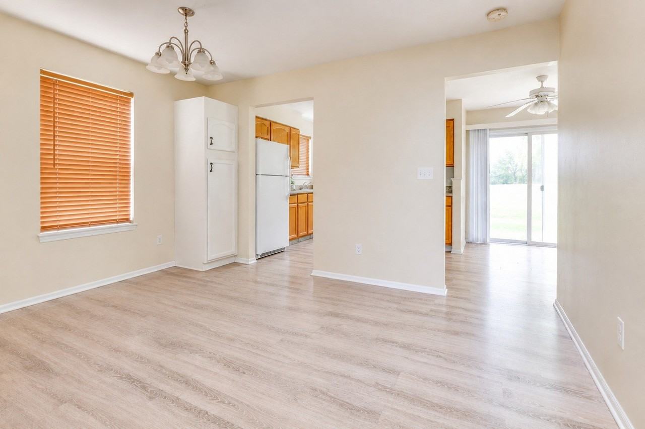21258 W Cascade Ct - Photo 3 of 16