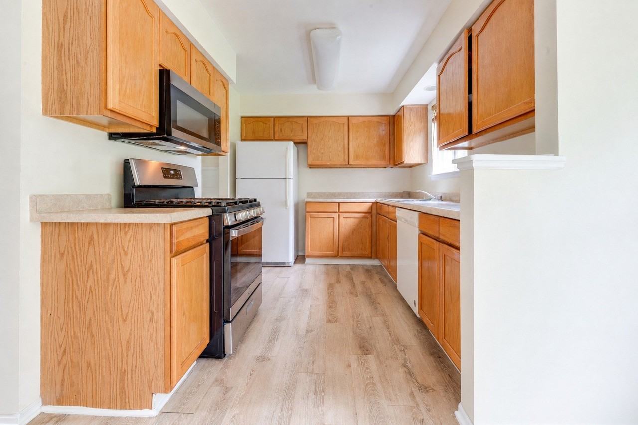 21258 W Cascade Ct - Photo 5 of 16