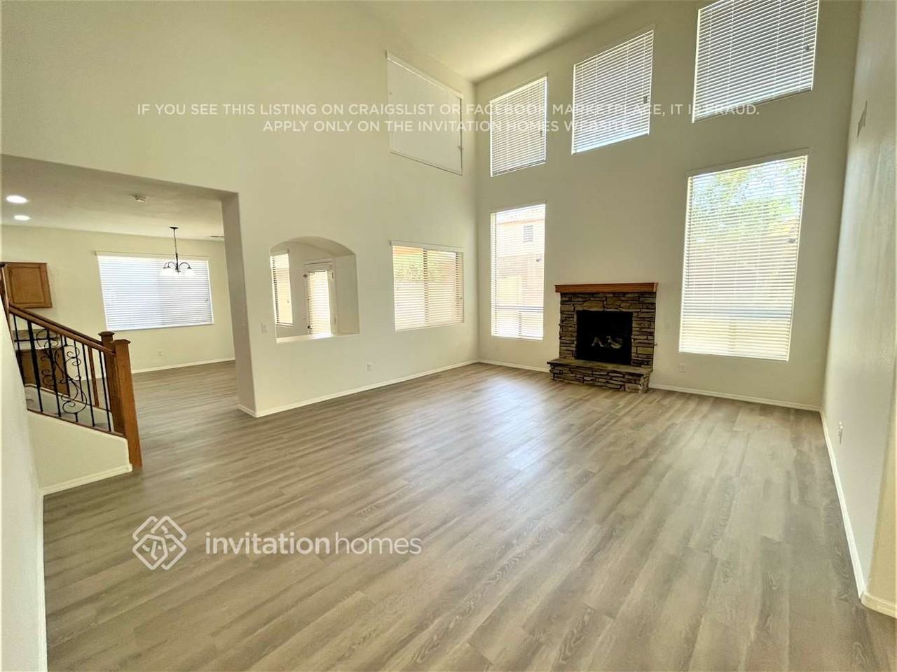 2226 W Dale Ln - Photo 3 of 12