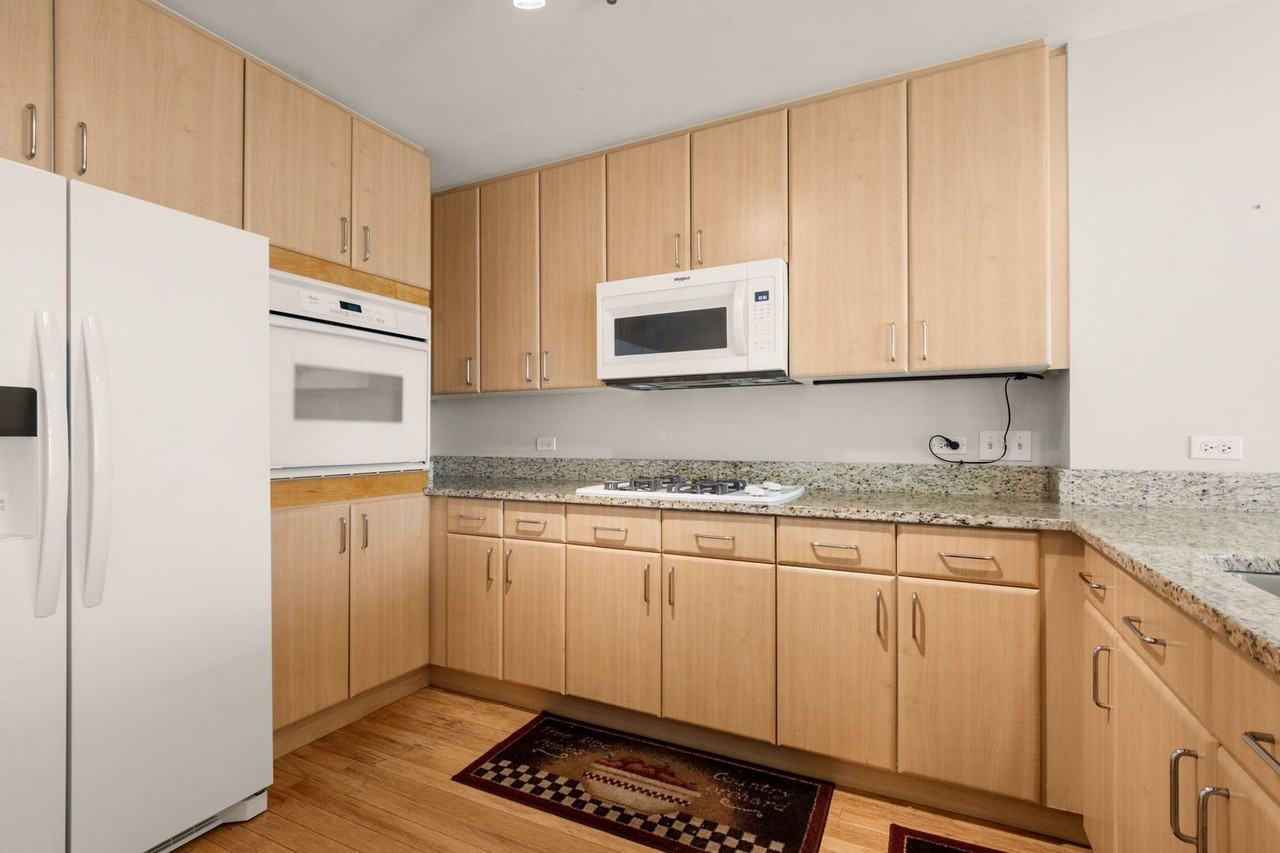 1515 S Prairie Ave #705 - Photo 7 of 27