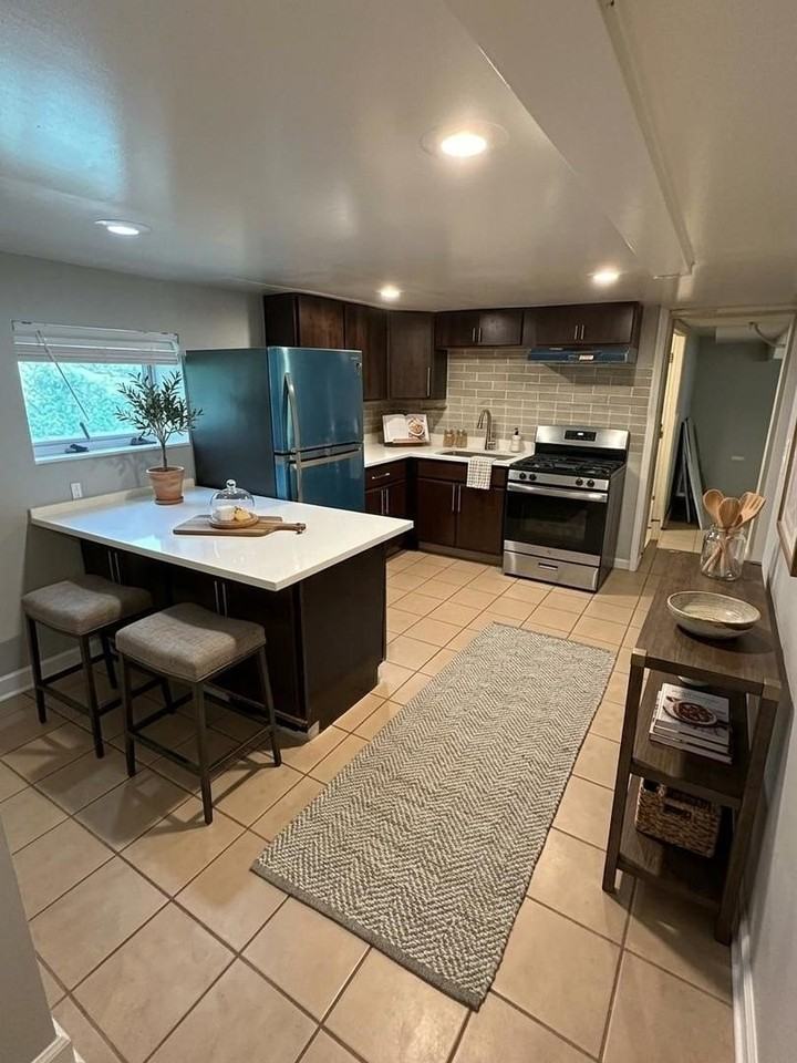 6030 N Claremont Ave - Photo 7 of 12