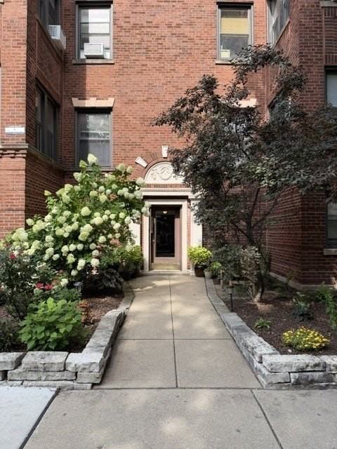 4902 N Rockwell St #2S - Photo 2 of 21