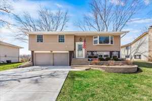 featured image of 930 Cornell Ln