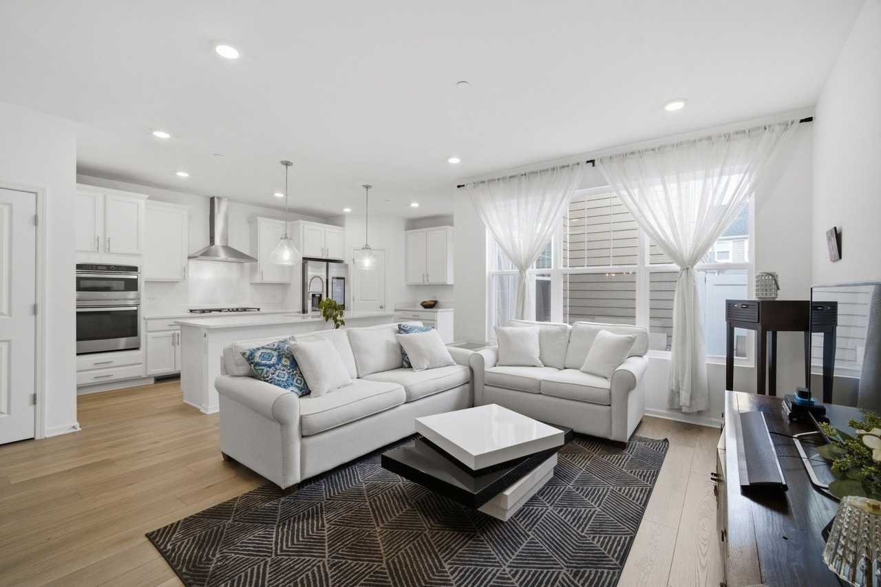 331 Didier Ct - Photo 4 of 32