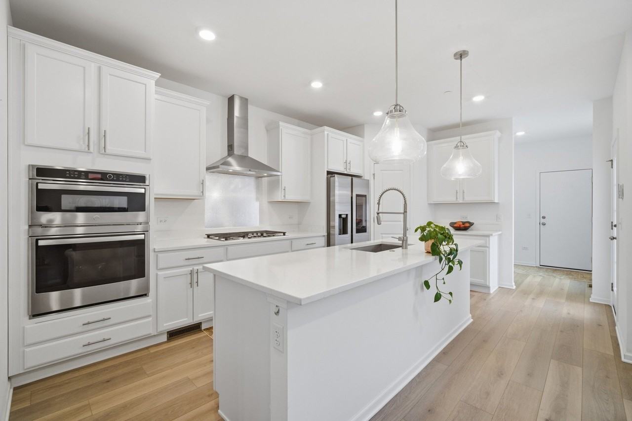 331 Didier Ct - Photo 6 of 32