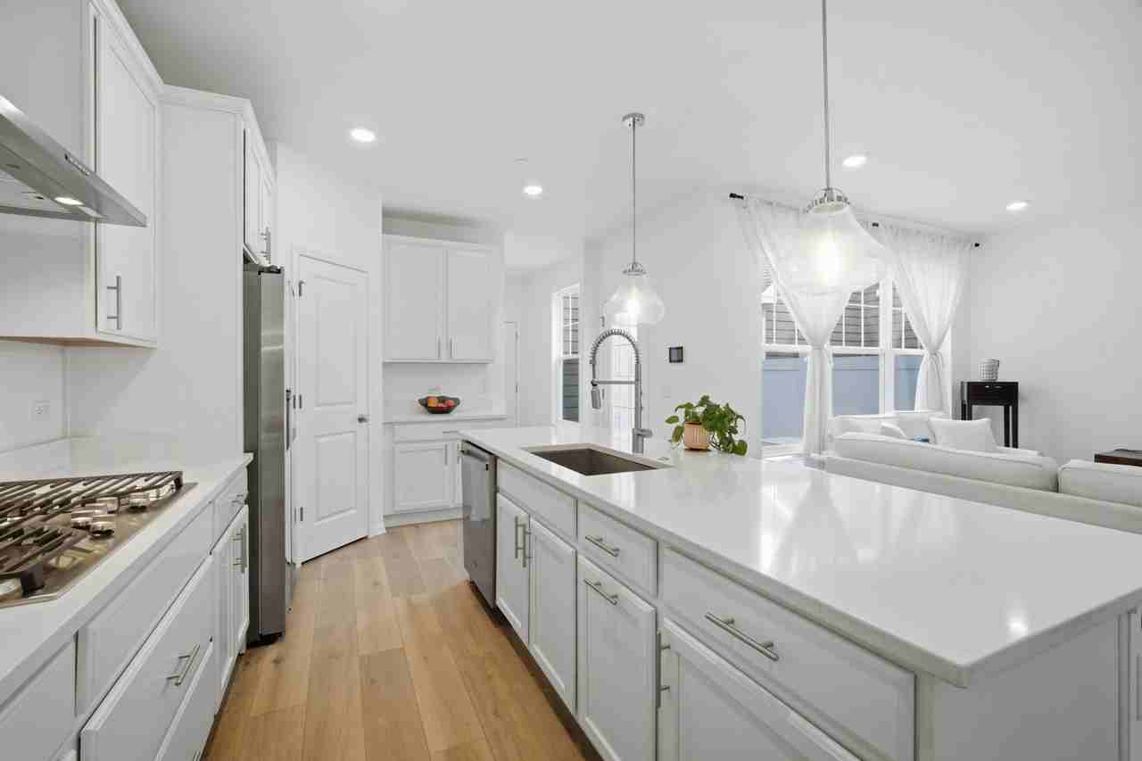 331 Didier Ct - Photo 7 of 32