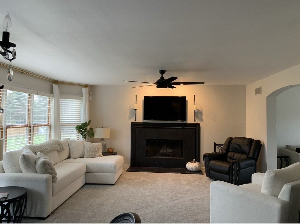 553 Danbury Dr - Photo 2 of 18