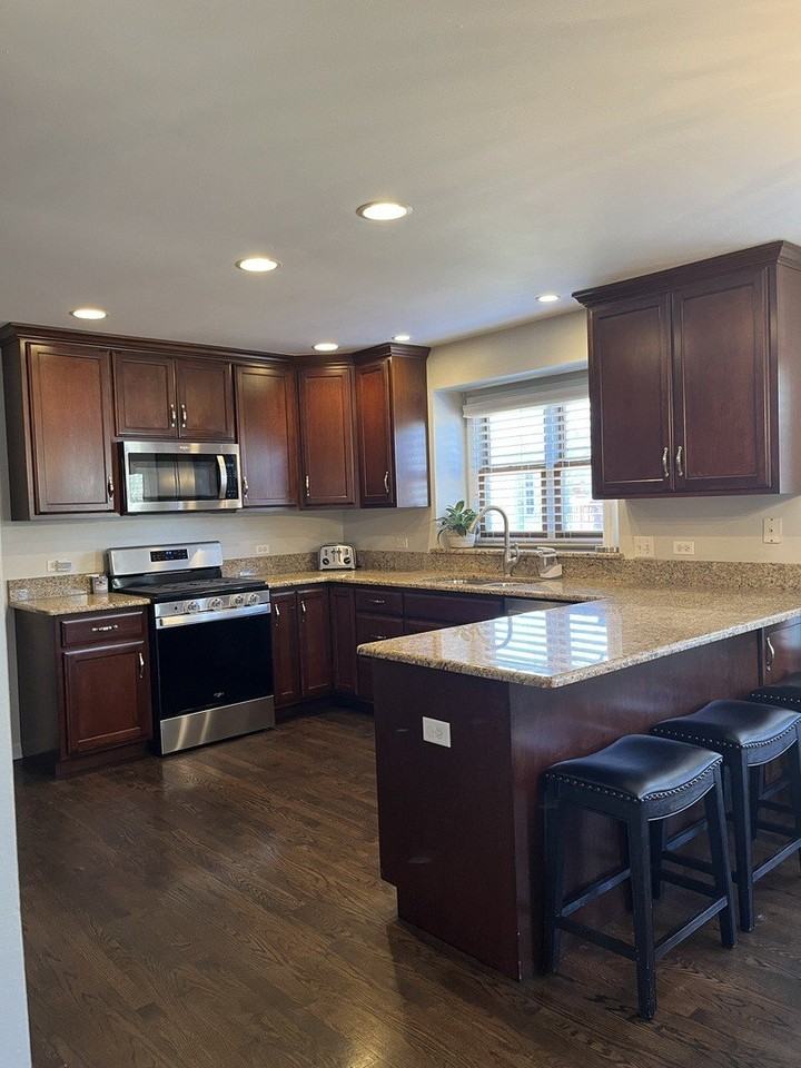 553 Danbury Dr - Photo 4 of 18