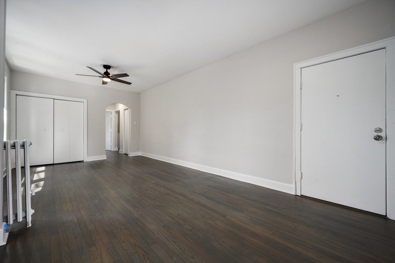 1206 W 83rd St #203 - Photo 4 of 33