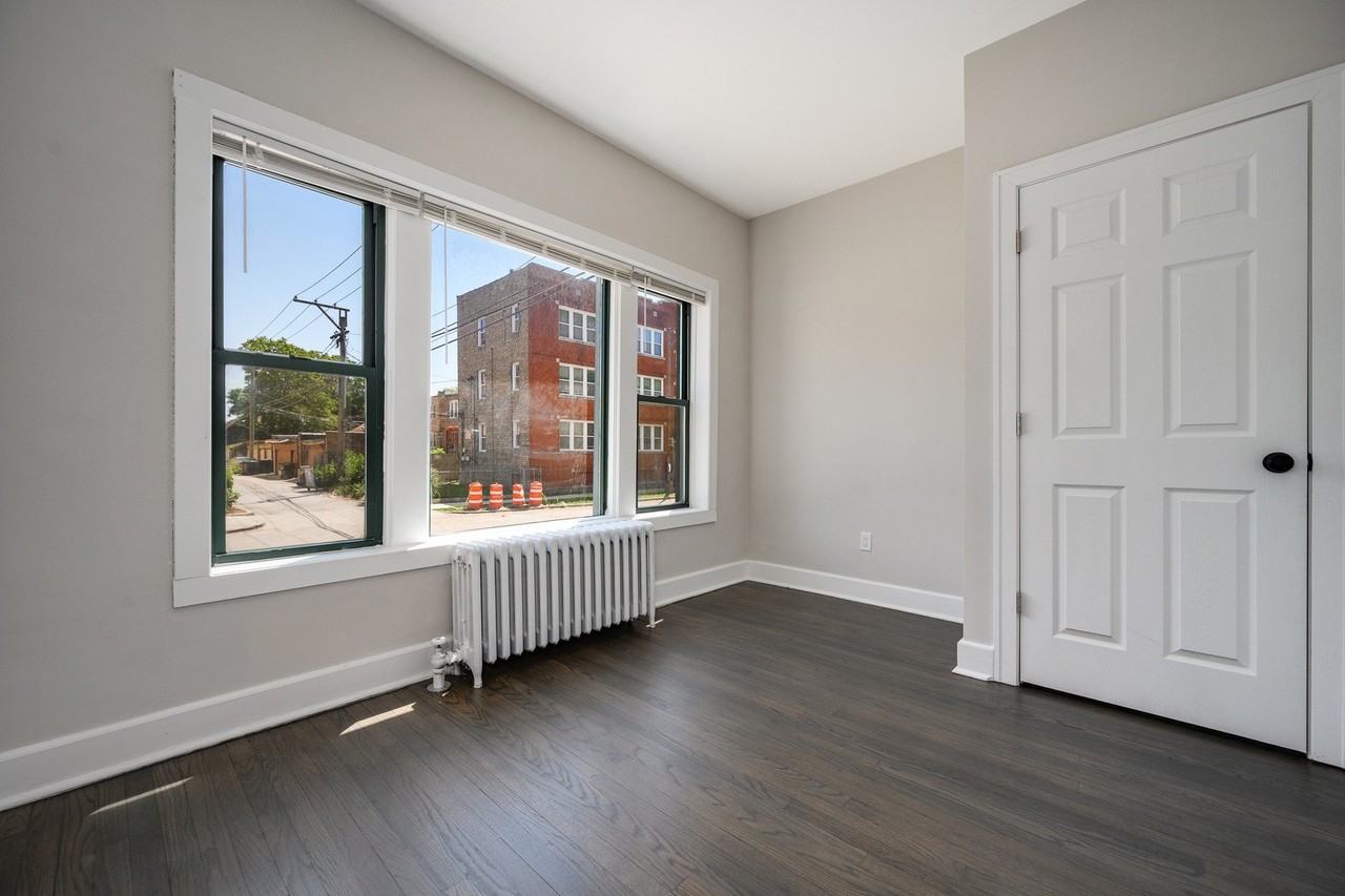 1206 W 83rd St #203 - Photo 5 of 33