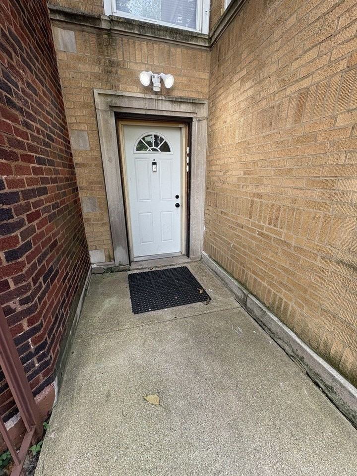 4147 W Arthington St #1 - Photo 4 of 39