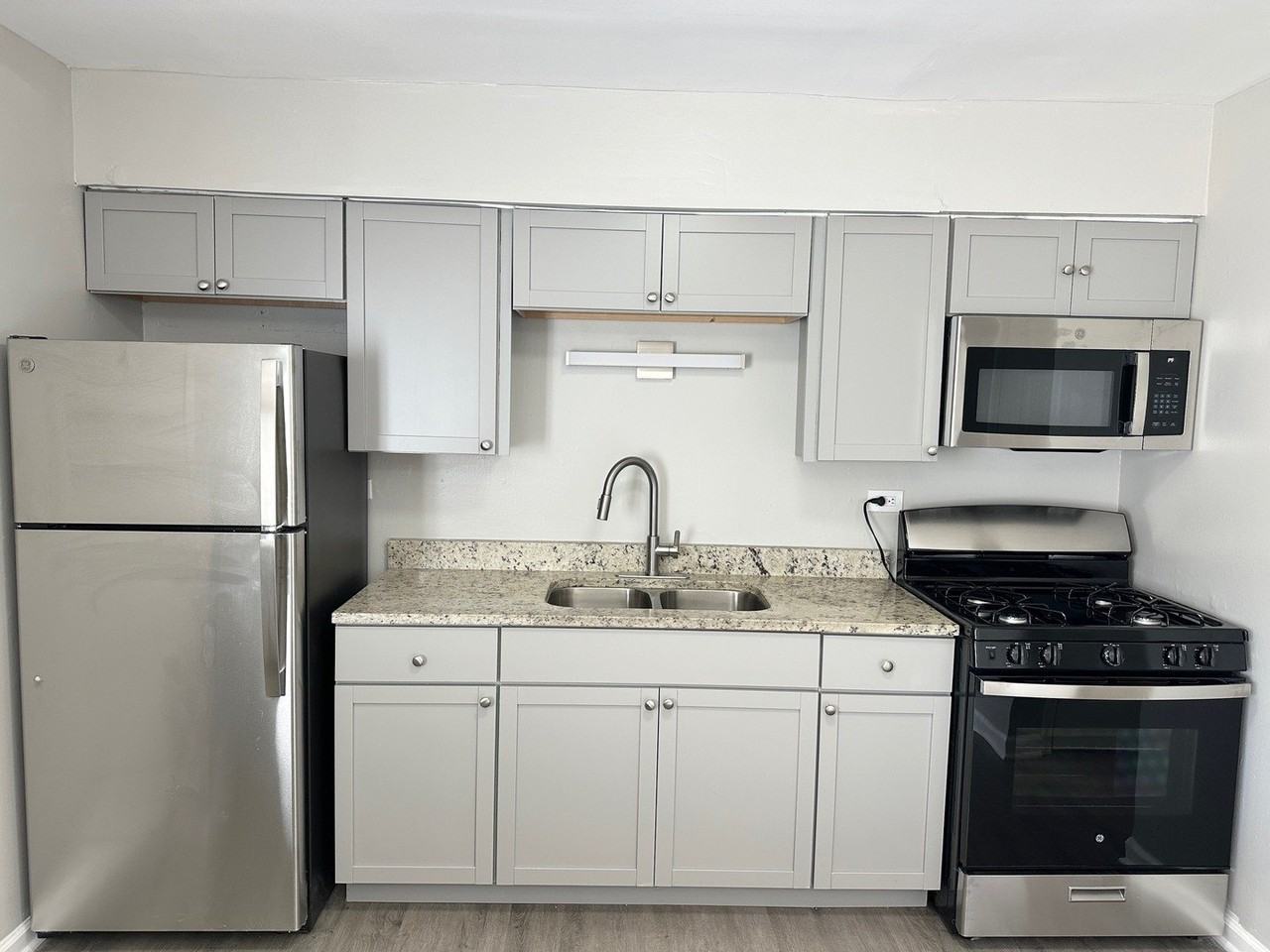 1721 E Roosevelt Rd #2 - Photo 2 of 20