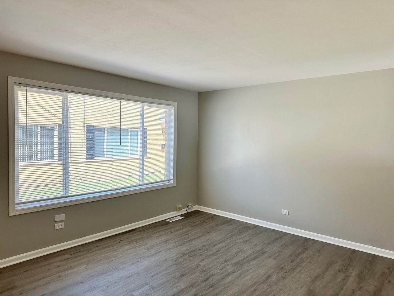 1721 E Roosevelt Rd #2 - Photo 5 of 20