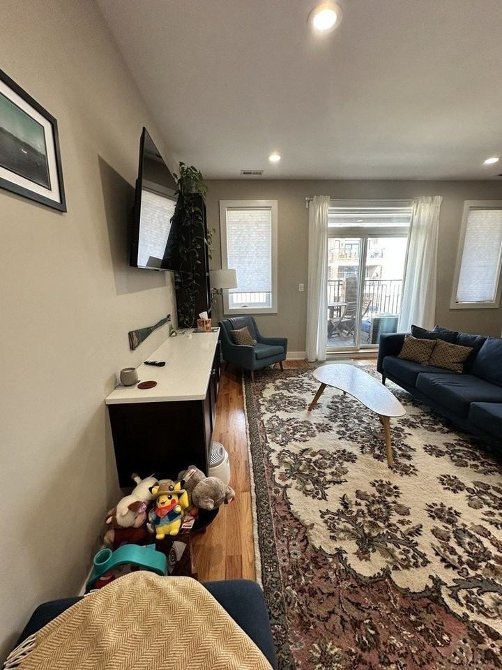 2836 N Kedzie Ave #2F - Photo 4 of 20