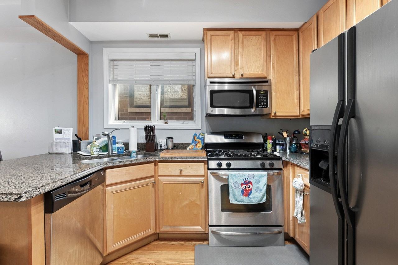 1522 N Bosworth Ave #2 - Photo 6 of 18