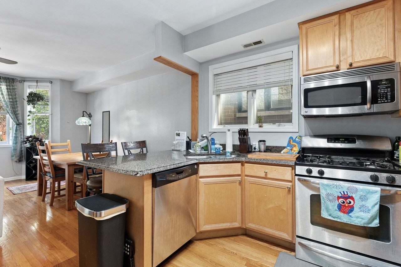 1522 N Bosworth Ave #2 - Photo 7 of 18