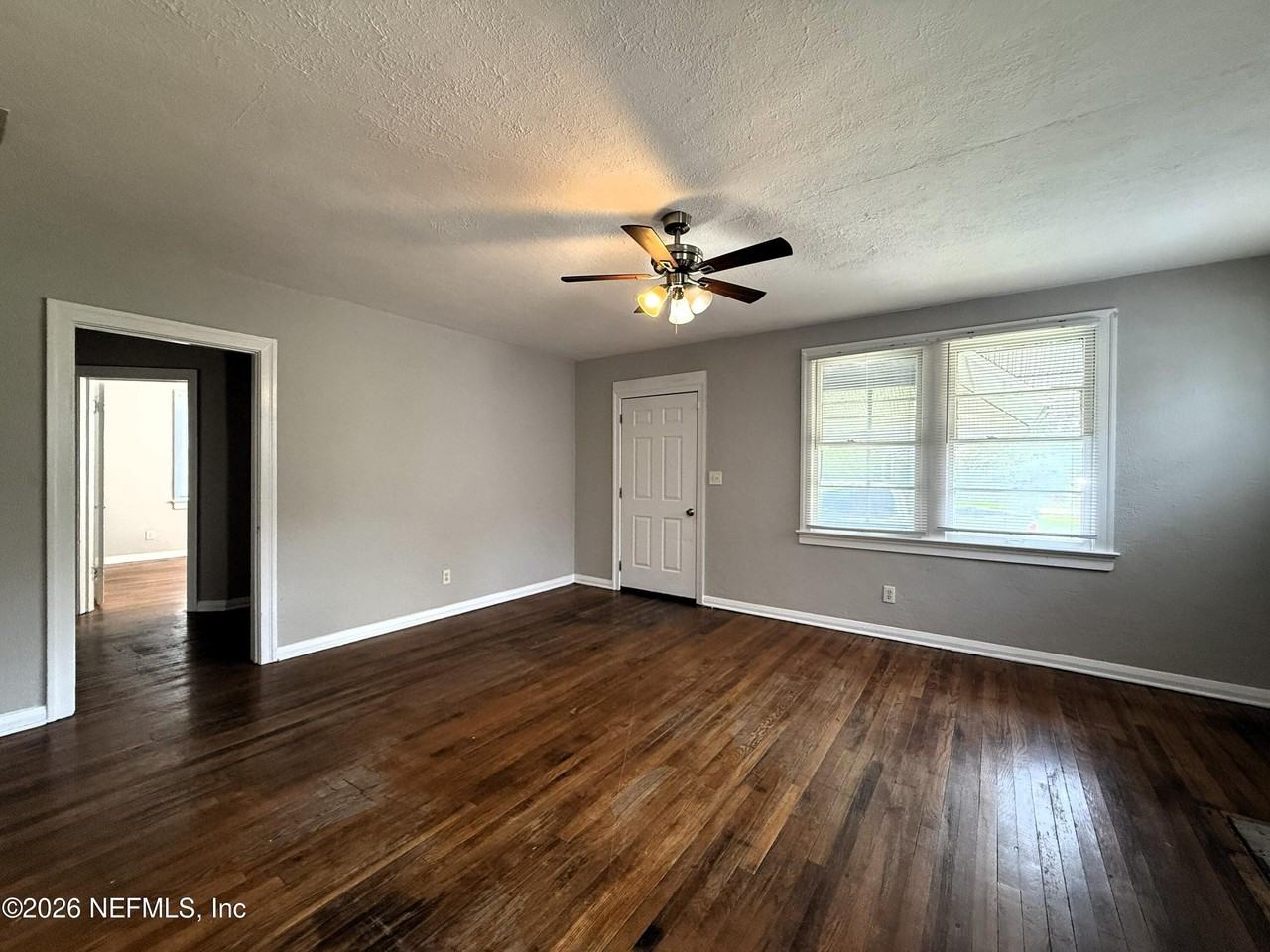 843 Mackinaw St - Photo 5 of 18