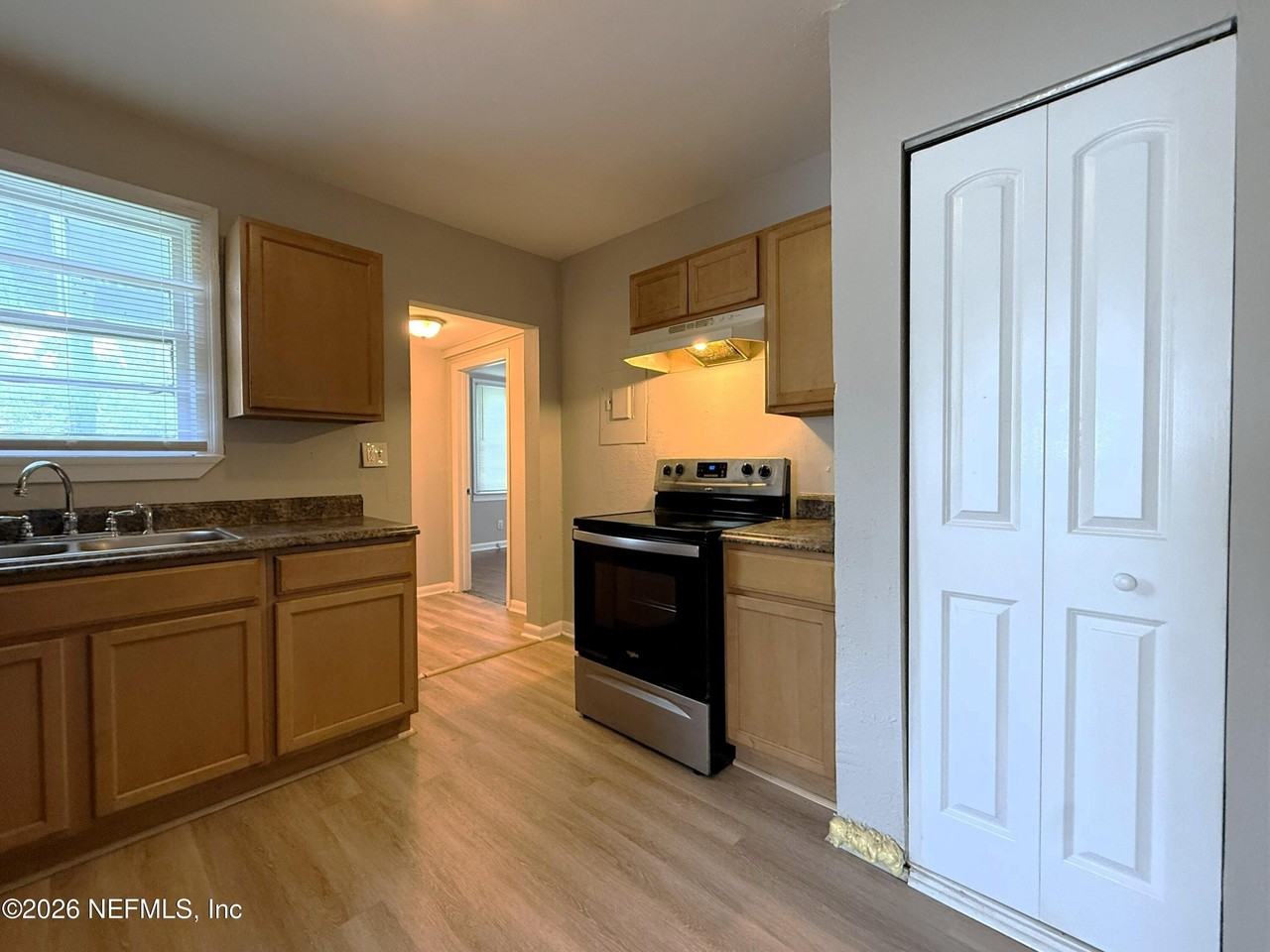 843 Mackinaw St - Photo 6 of 18