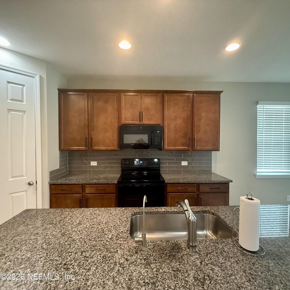 5162 Sawmill Point Way - Photo 6 of 45
